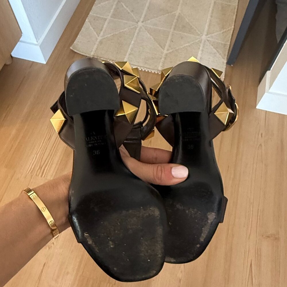 Valentino Garavani Roman Rockstud Heeled Sandals - Picture 4 of 4
